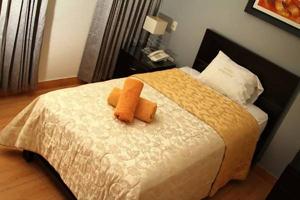 Hotel Vanetom Чиклайо Номер фото